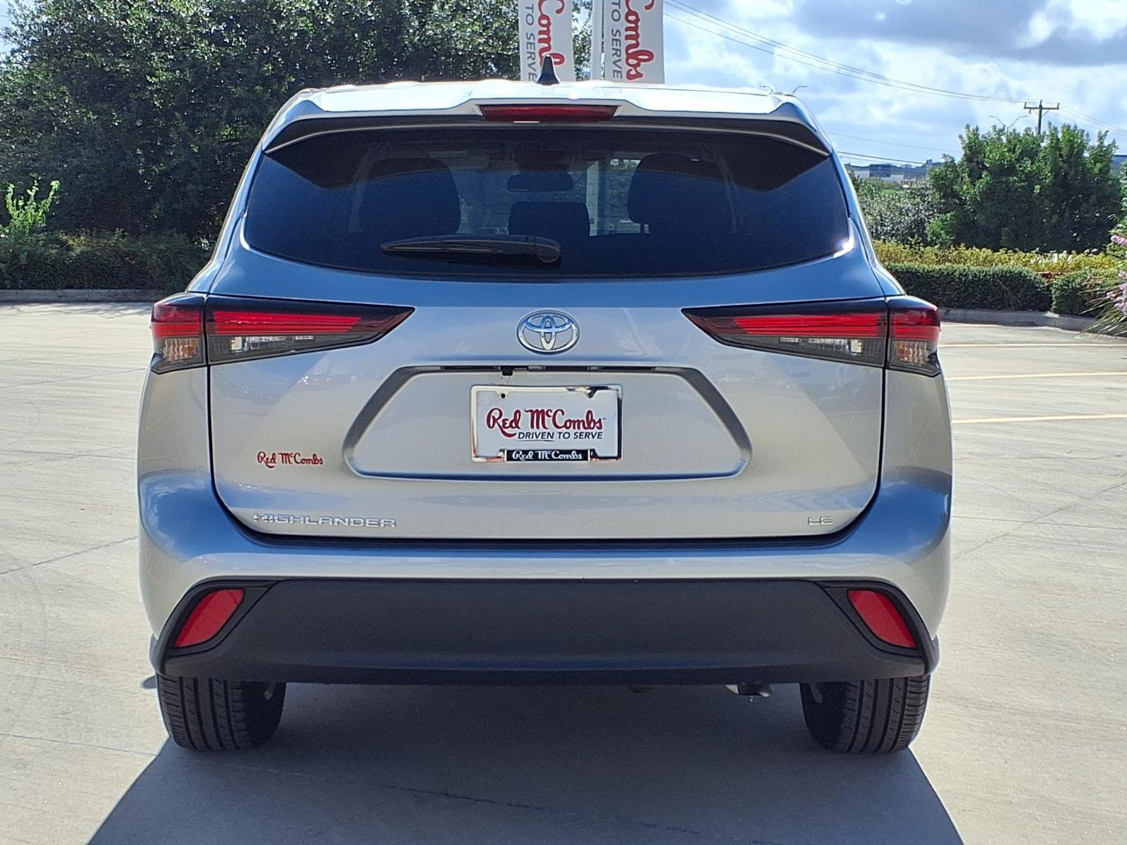 Certified 2025 Toyota Highlander LE FWD image 6