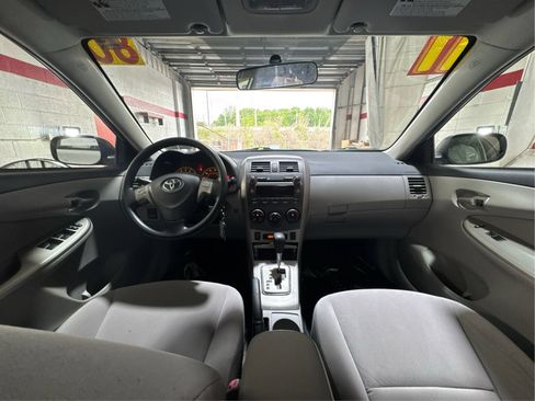 Used 2011 Toyota Corolla LE FWD image 25