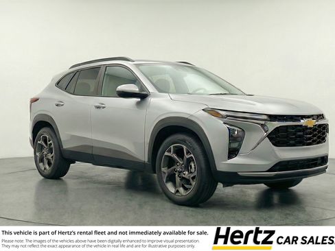 Used 2025 Chevrolet Trax LT FWD image 1