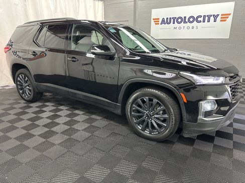 Used 2023 Chevrolet Traverse RS image 3