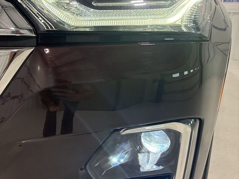 Used 2023 Chevrolet Traverse LT image 45