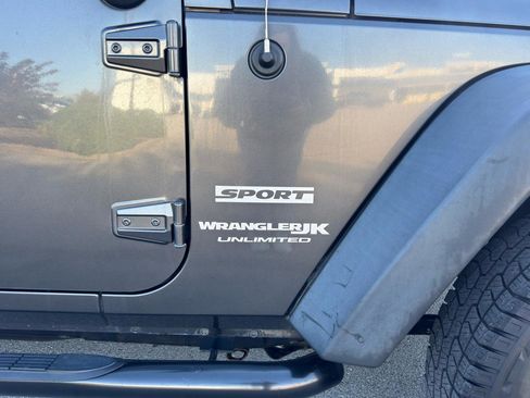 Used 2018 Jeep Wrangler Unlimited Sport S AWD/4WD image 3