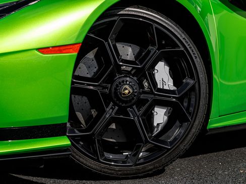 Used 2023 Lamborghini Huracan Tecnica image 3