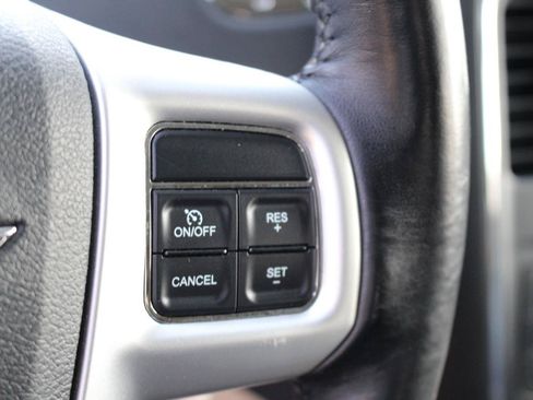 Used 2016 Chrysler Town & Country Touring FWD image 20