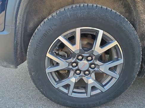 Used 2022 GMC Acadia SLE w/ LPO, Cargo Package AWD/4WD image 13