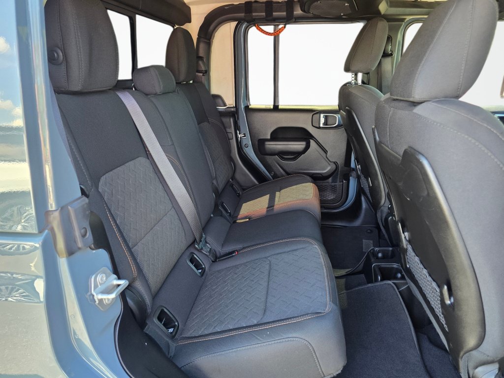 Used 2025 Jeep Gladiator Mojave w/ Convenience Group AWD/4WD image 21