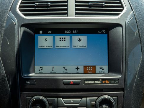 Used 2017 Ford Explorer XLT w/ Equipment Group 202A FWD image 19
