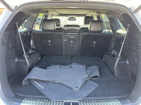 Used 2017 Kia Sorento SX image 35