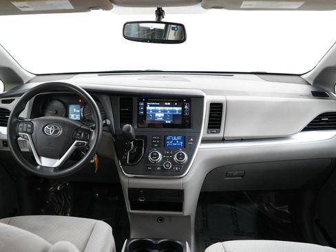 Used 2017 Toyota Sienna LE FWD image 14