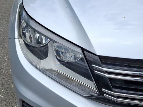 Used 2017 Volkswagen Tiguan Limited w/ Premium Package AWD/4WD image 9