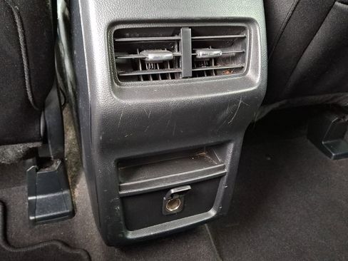 Used 2020 Ford Edge SE image 11