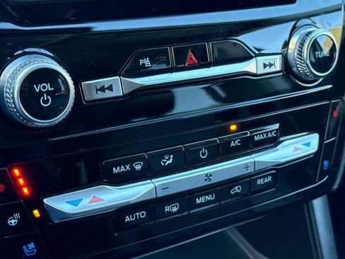 Used 2024 Ford Explorer Limited image 16