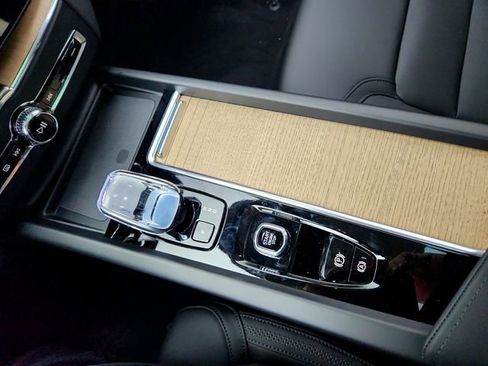 New 2026 Volvo XC60 B5 Plus w/ Climate Package image 20