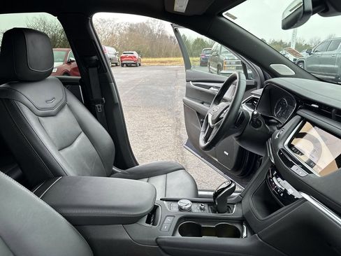 Used 2025 Cadillac XT5 Premium Luxury image 13