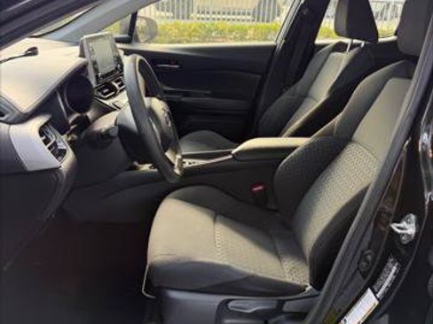 Used 2020 Toyota C-HR LE FWD image 14