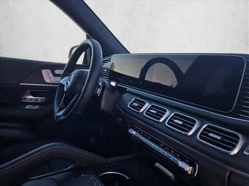 Certified 2025 Mercedes-Benz GLS 450 4MATIC image 21