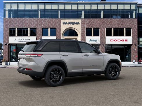 New 2025 Jeep Grand Cherokee Limited image 4