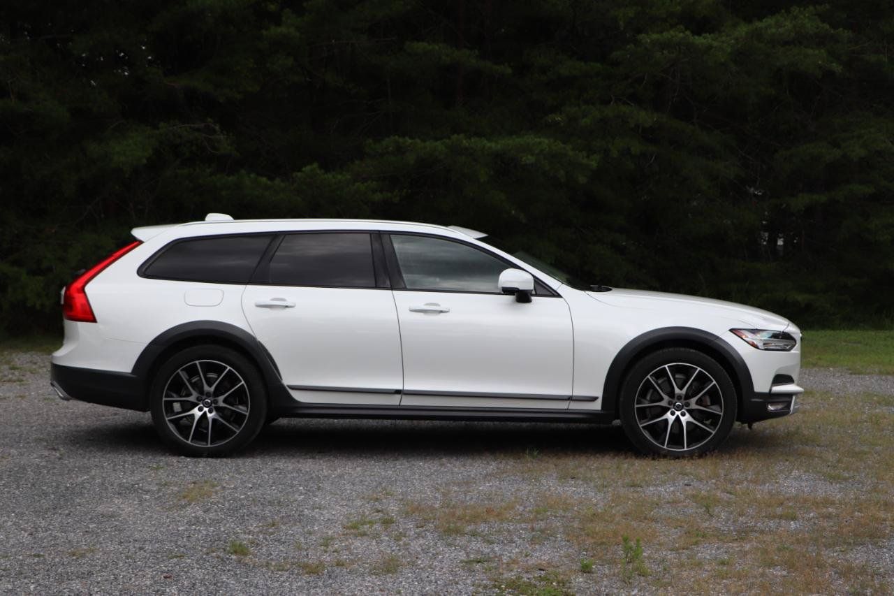 Used 2020 Volvo V90 T6 Cross Country AWD/4WD image 2