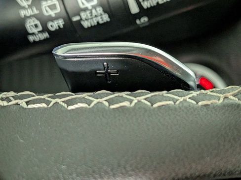 Certified 2023 Jeep Grand Cherokee Laredo image 24