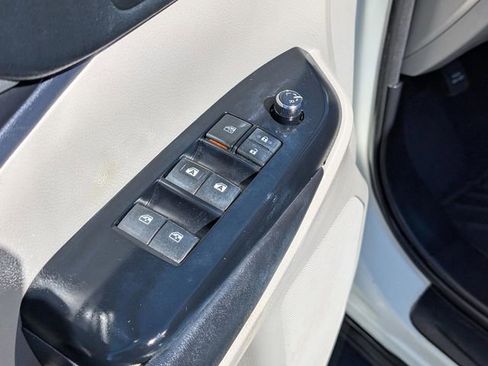 Used 2018 Toyota Highlander Plus image 16