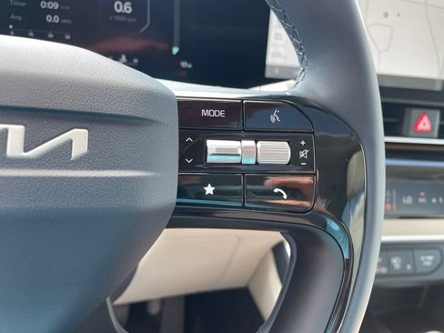 New 2027 Kia Carnival SX Prestige FWD image 28
