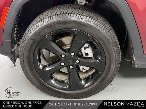 Used 2023 Jeep Grand Cherokee Altitude AWD/4WD image 13