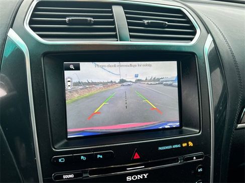 Used 2016 Ford Explorer Platinum image 15