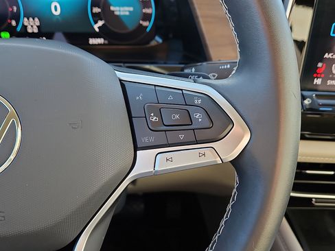 Certified 2024 Volkswagen Atlas SE image 17