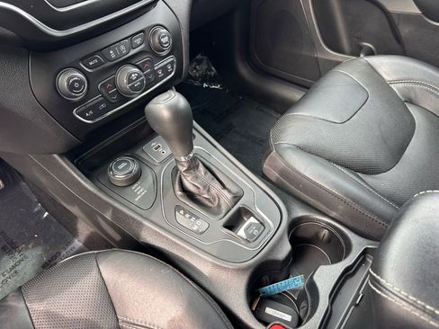 Used 2021 Jeep Cherokee Latitude Lux 80th Anniv w/ Quick Order Package 26U 80TH image 34