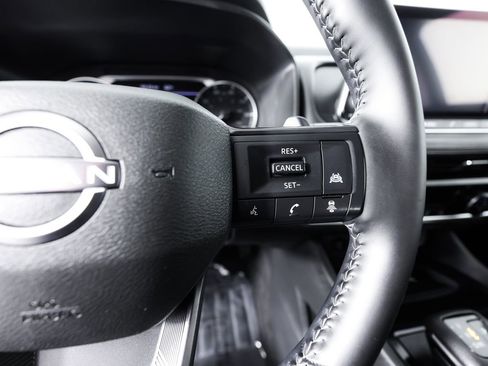 Used 2025 Nissan Rogue SV FWD image 31
