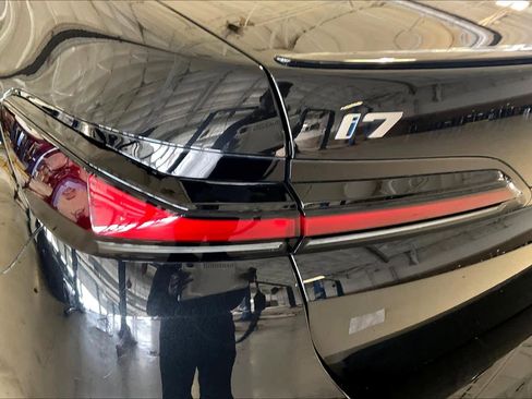 Used 2023 BMW i7 xDrive60 w/ Executive Package 2 image 26