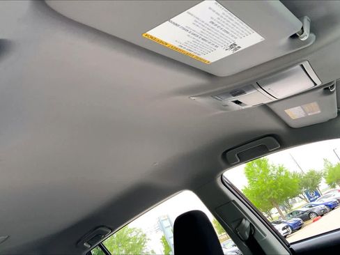 Used 2017 Toyota RAV4 LE FWD image 12