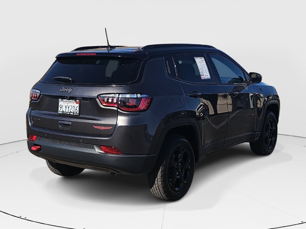 Used 2023 Jeep Compass Trailhawk w/ Sun and Sound Group AWD/4WD image 3
