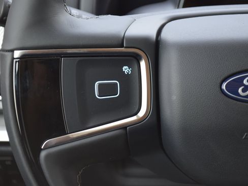 New 2025 Ford Expedition Platinum w/ Driver's Package image 9