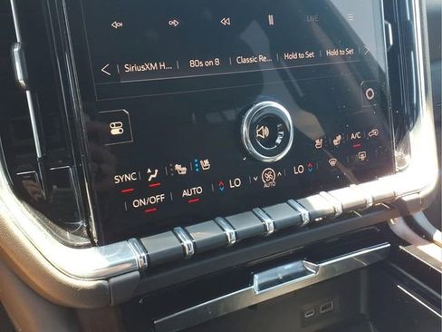 Used 2025 GMC Yukon Denali AWD/4WD image 8