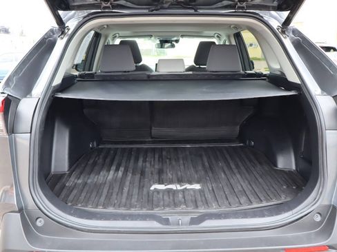 Used 2022 Toyota RAV4 XLE w/ Convenience Package AWD/4WD image 12