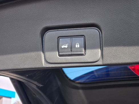 Used 2025 Nissan Rogue SV image 13