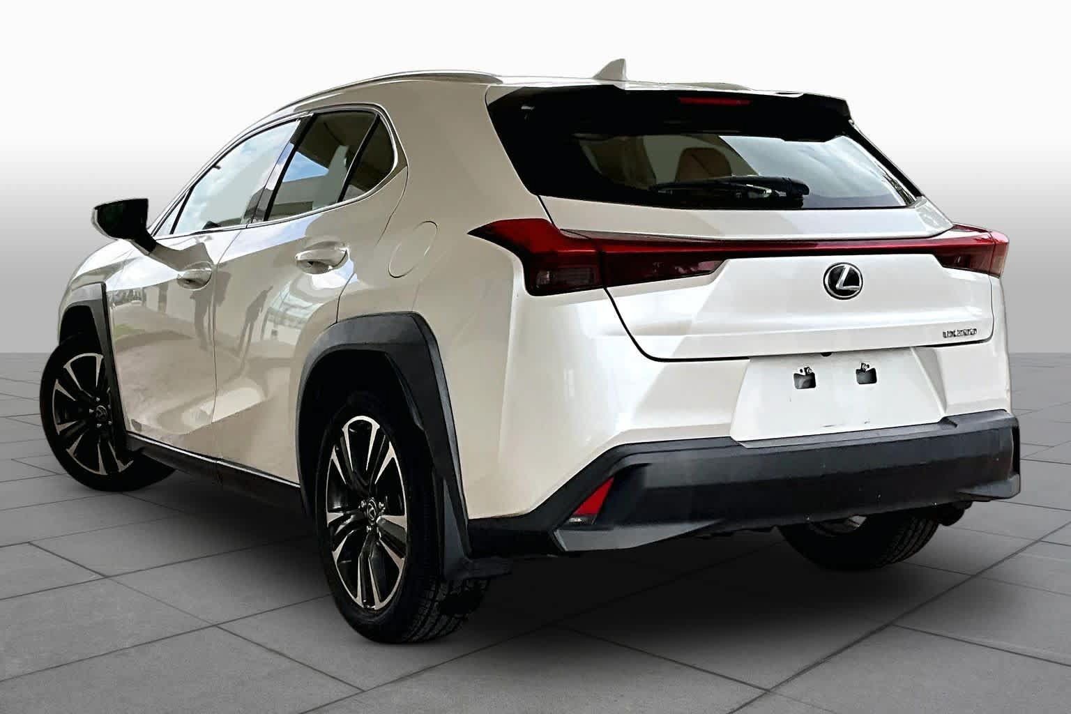 Used 2019 Lexus UX 200 FWD image 10