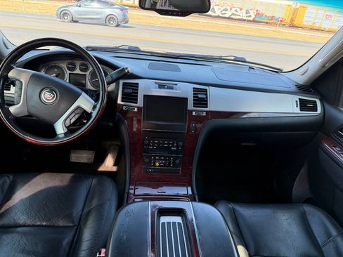 Used 2012 Cadillac Escalade ESV Luxury image 23