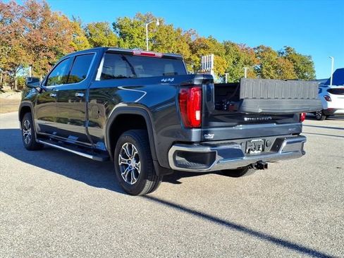 Used 2022 GMC Sierra 1500 SLT image 2