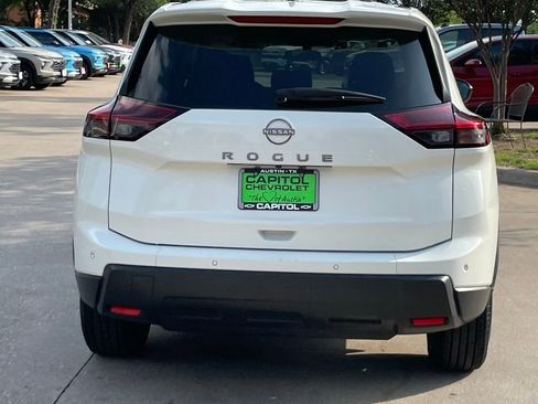 Used 2024 Nissan Rogue S FWD image 5