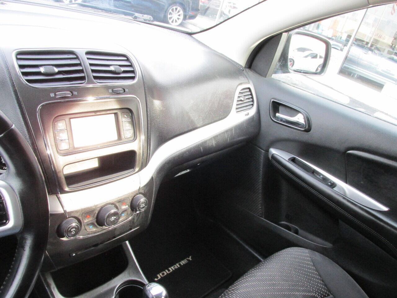 Used 2017 Dodge Journey SE w/ Flexible Seating Group FWD image 61
