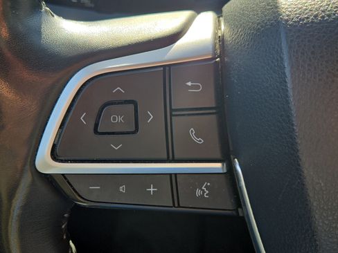 Used 2022 Toyota Highlander XLE image 28