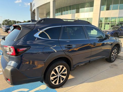 Used 2025 Subaru Outback AWD/4WD image 3