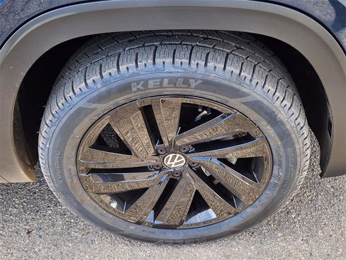 Used 2023 Volkswagen Atlas Cross Sport SE w/ Black Wheel Package image 16