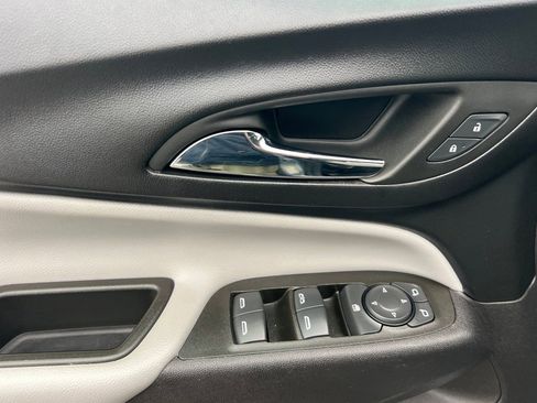 Used 2024 Chevrolet Equinox LS image 8