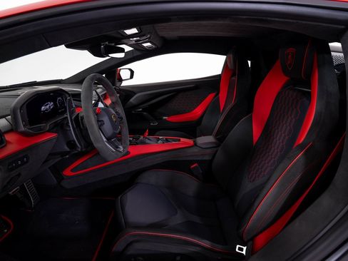 Used 2024 Lamborghini Revuelto image 21