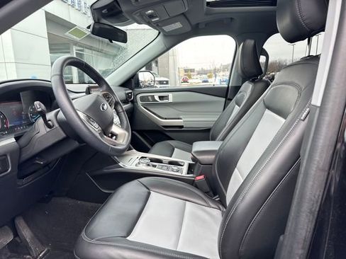 Used 2023 Ford Explorer XLT w/ Equipment Group 202A image 10