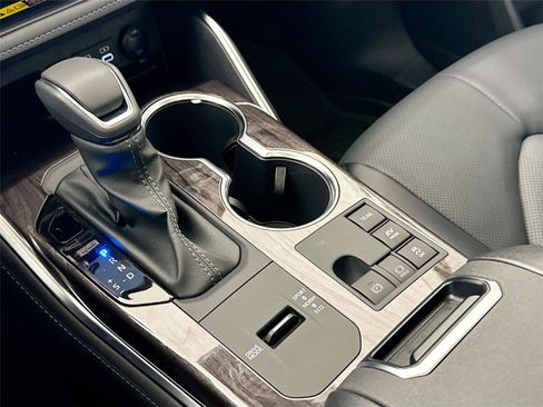 New 2026 Toyota Highlander Limited image 28