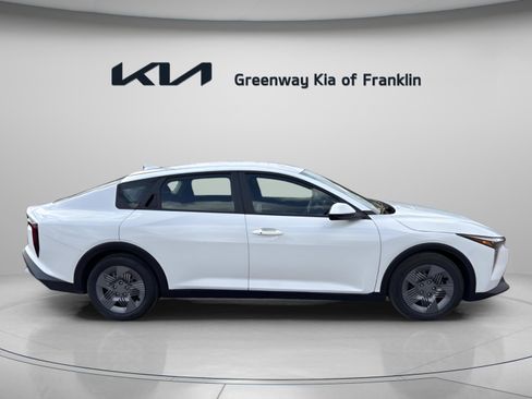 New 2025 Kia K4 LX image 8